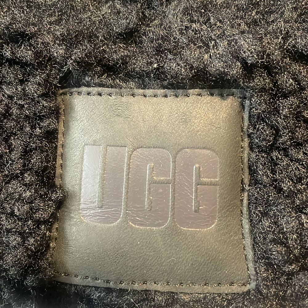 UGG Sherpa Cuff Beanie - Picture 5 of 9